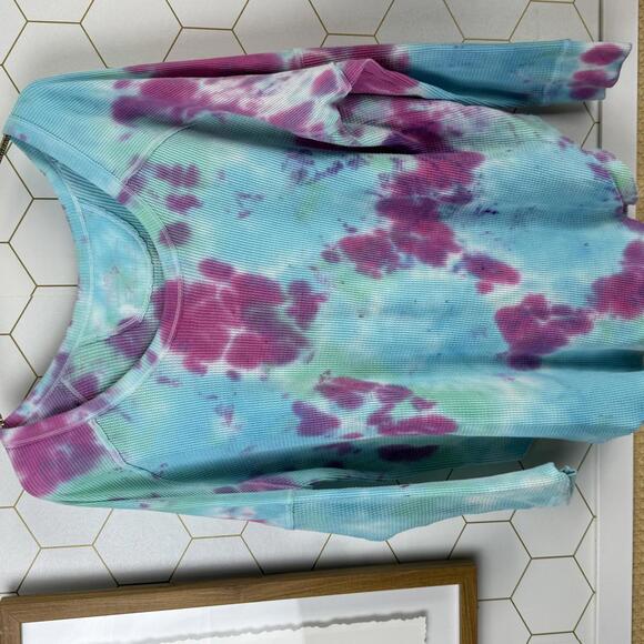 TNA by Aritzia Blue and Pink Tie-Dye Thermal Rounded Hem Tee - Size - Medium - Picture 6 of 6